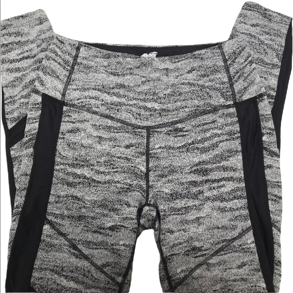 Black and White Speckle Leggings with Mesh Accents on Leg Size Medium NWT